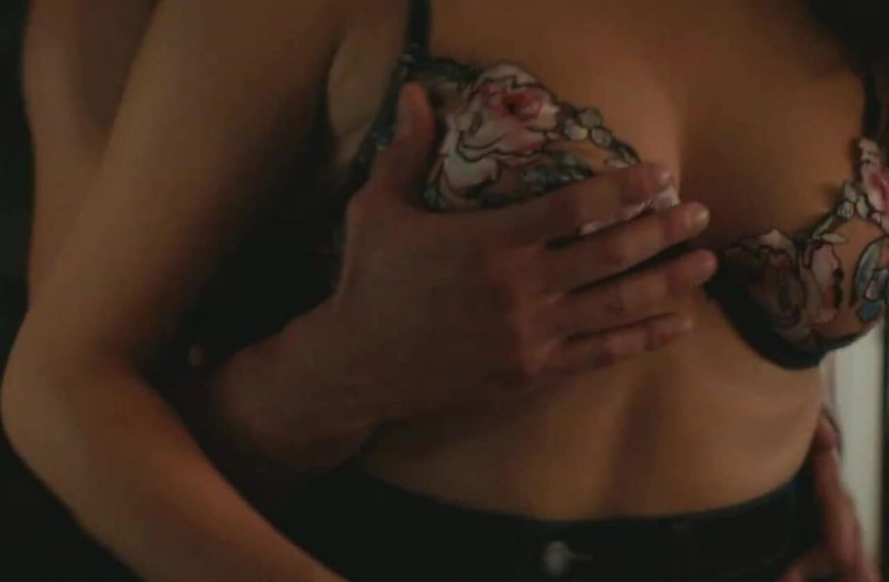 Karis Cameron cleavage movie scene 2026 Karis Cameron cleavage movie scene 2026