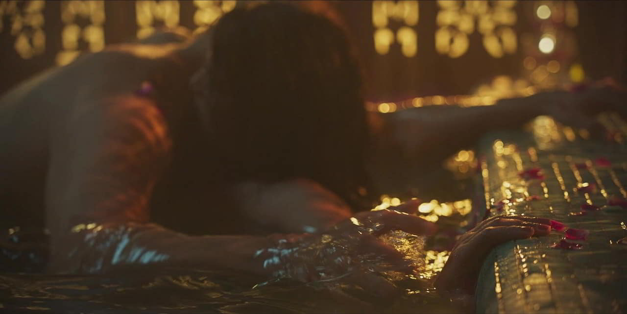 Karishma Tanna, Richa Chadha cleavage movie scene 2021 Karishma Tanna, Richa Chadha cleavage movie scene 2021