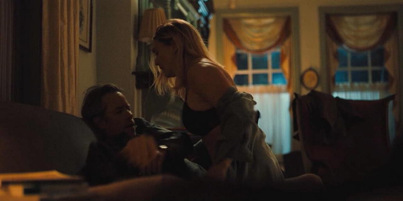 Kate Winslet topless Mare of Easttown - S01E01 Kate Winslet topless Mare of Easttown - S01E01