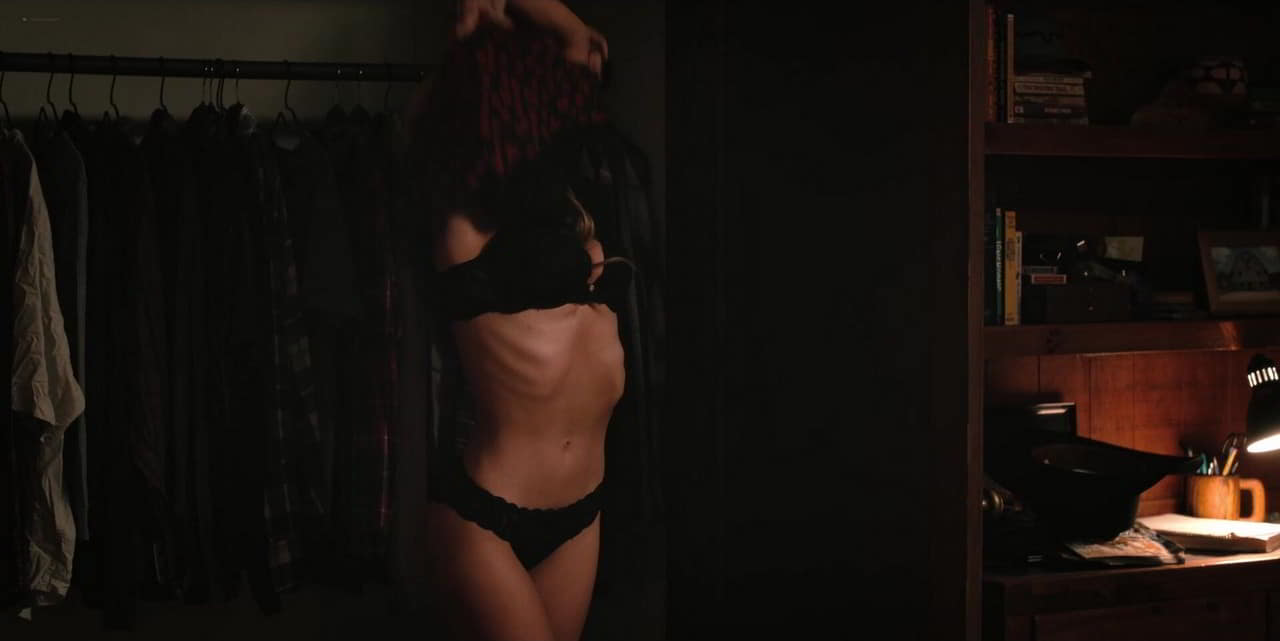 Kelly Reilly, Natalie Alyn Lind cleavage movie scene 2026 Kelly Reilly, Natalie Alyn Lind cleavage movie scene 2026