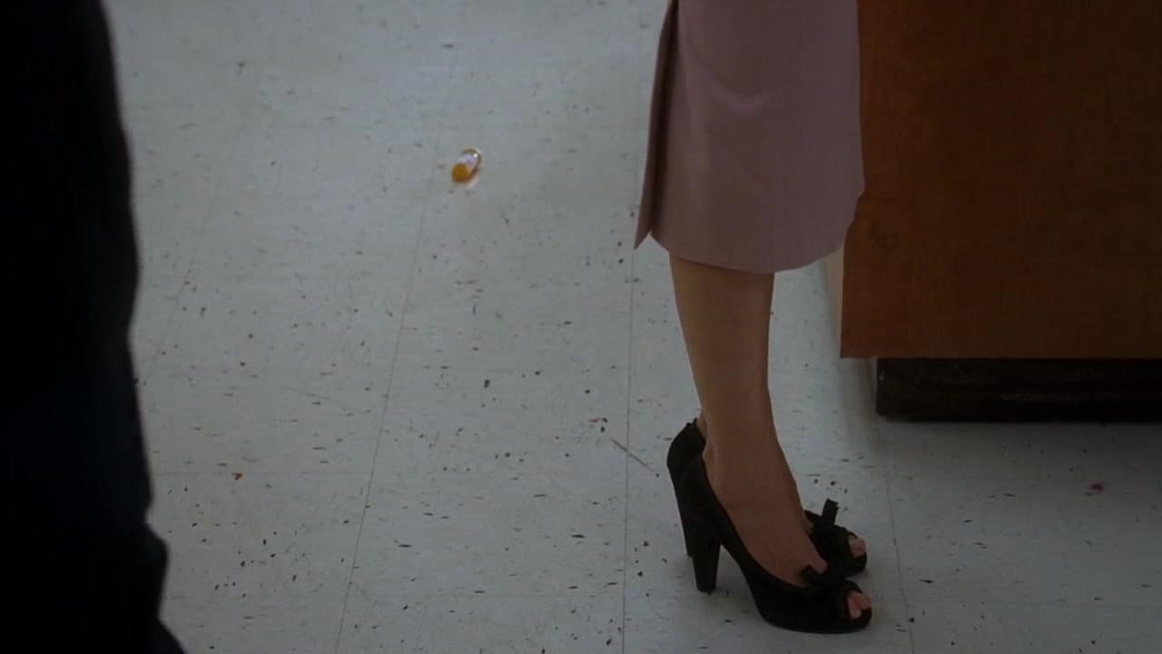 Lisa Edelstein bare butt in House M.D. - S04E08 Lisa Edelstein bare butt in House M.D. - S04E08