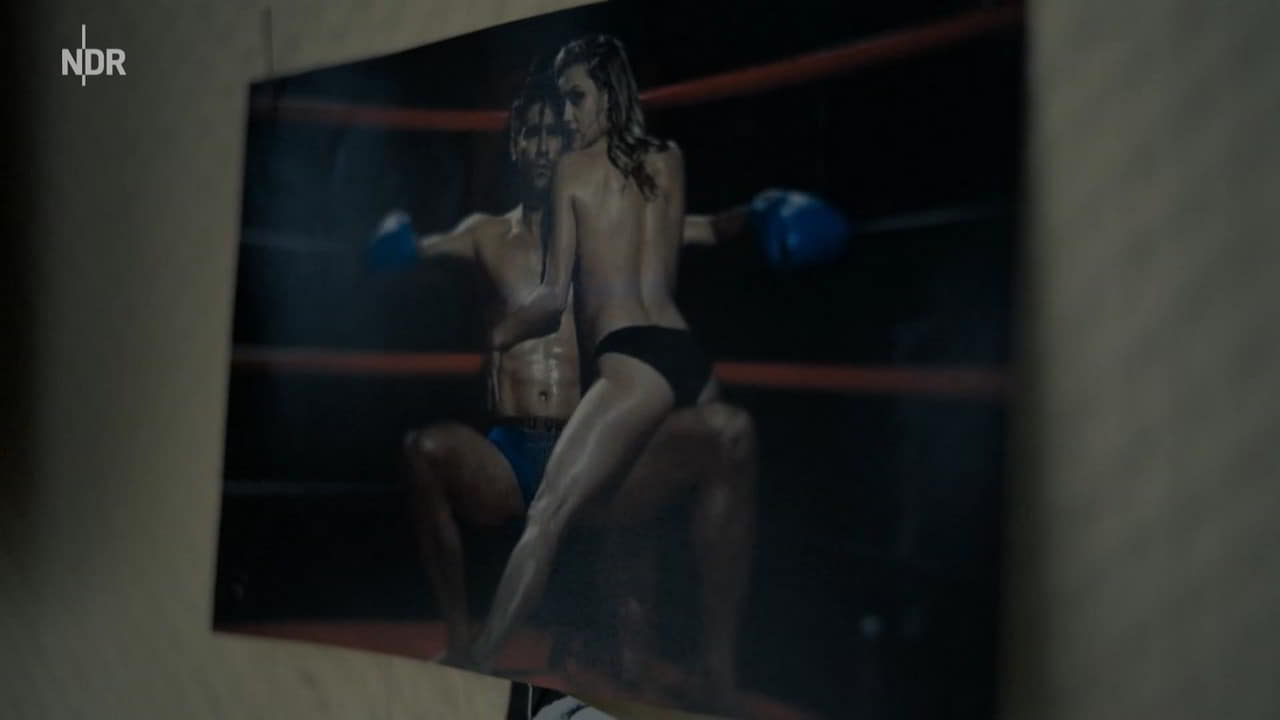 Lisa Vicari cleavage movie scene 2021 Lisa Vicari cleavage movie scene 2021