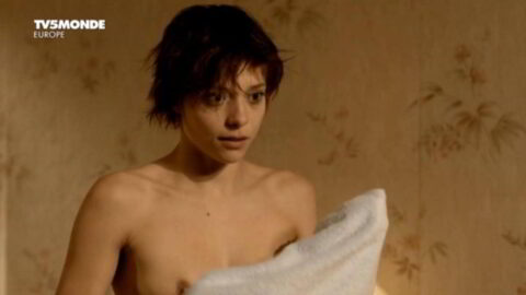 Lizzie Brochere Nude Un petit bout de France 2012 1