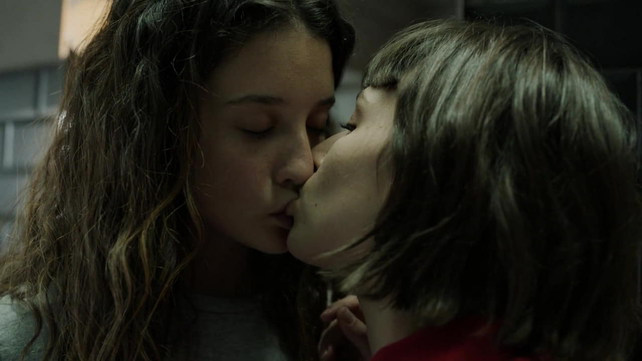 Maria Pedraza, Ursula Corbero cleavage movie scene 2017 Maria Pedraza, Ursula Corbero cleavage movie scene 2017