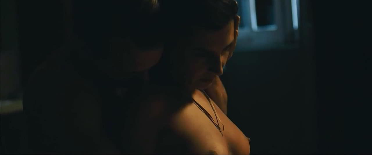 Marian Alvarez bare butt in Lobos sucios Marian Alvarez bare butt in Lobos sucios