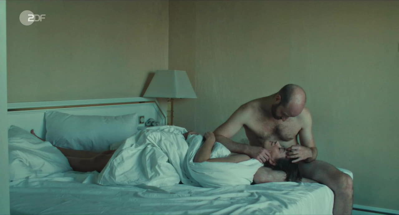 Minna Wundrich cleavage movie scene 2024 Minna Wundrich cleavage movie scene 2024