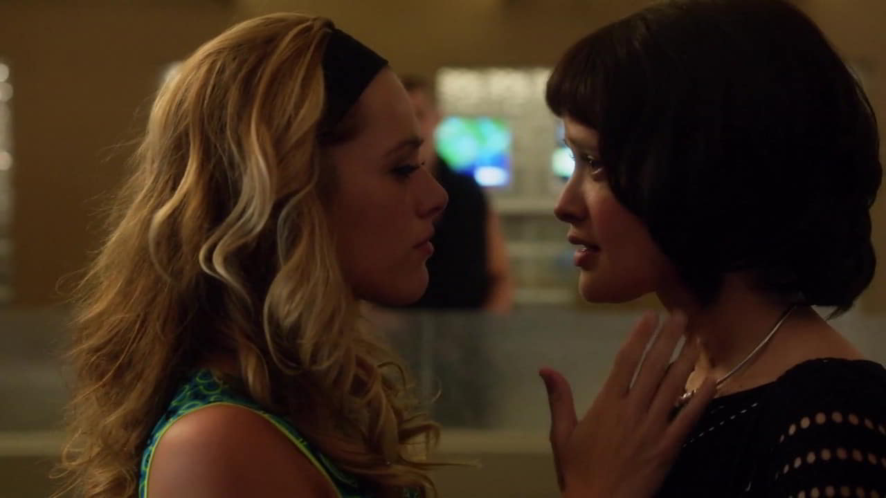 Natalie Hall, Brina Palencia bare butt in Star Crossed - S01E10 Natalie Hall, Brina Palencia bare butt in Star Crossed - S01E10