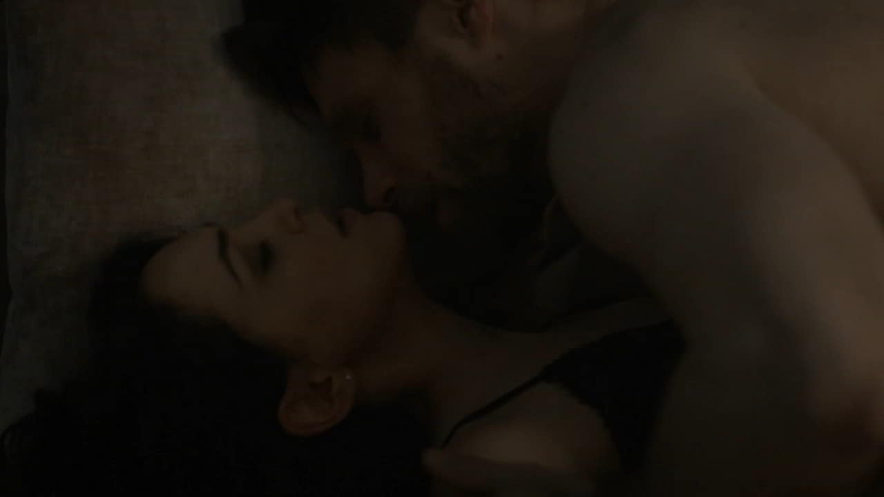 Nazanin Boniadi bare butt in Counterpart - S02E05 Nazanin Boniadi bare butt in Counterpart - S02E05