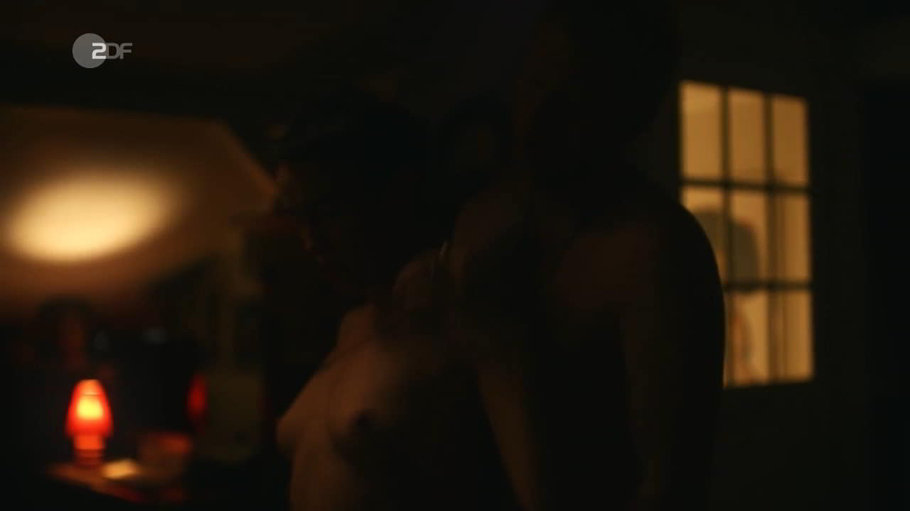 Peri Baumeister topless Neuland - S01E03 Peri Baumeister topless Neuland - S01E03