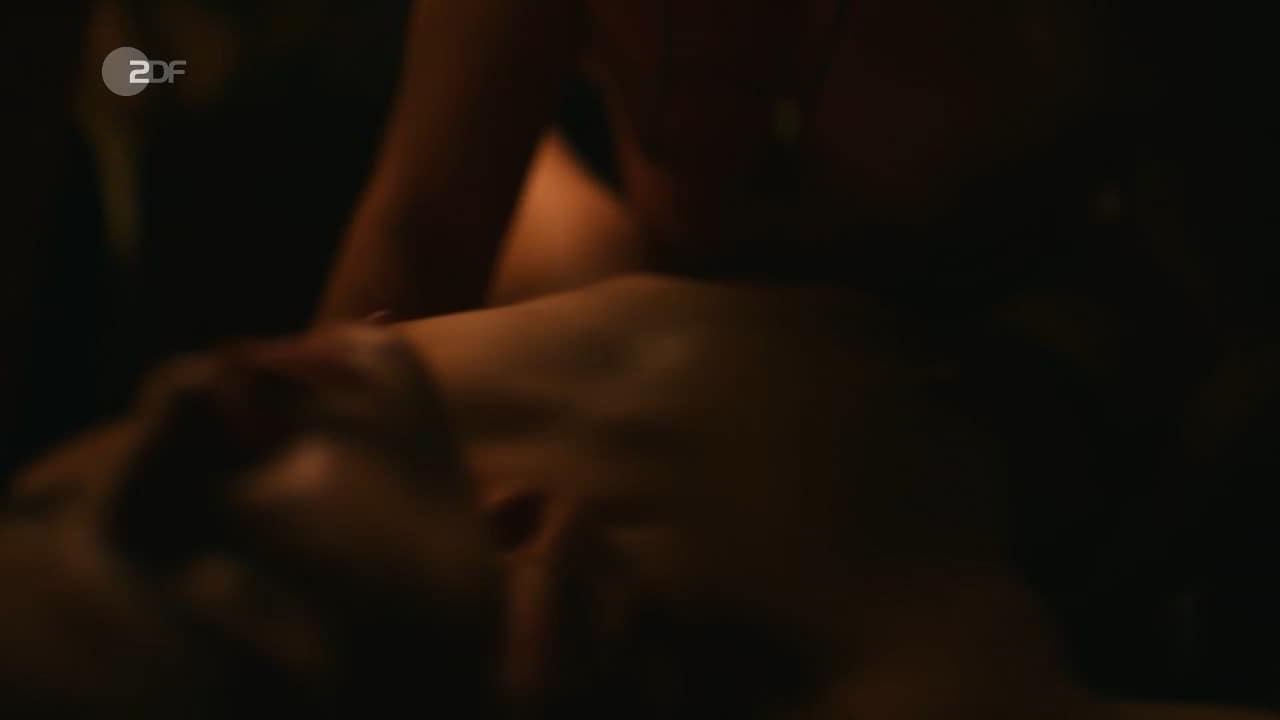 Peri Baumeister bare butt in Neuland - S01E03 Peri Baumeister bare butt in Neuland - S01E03