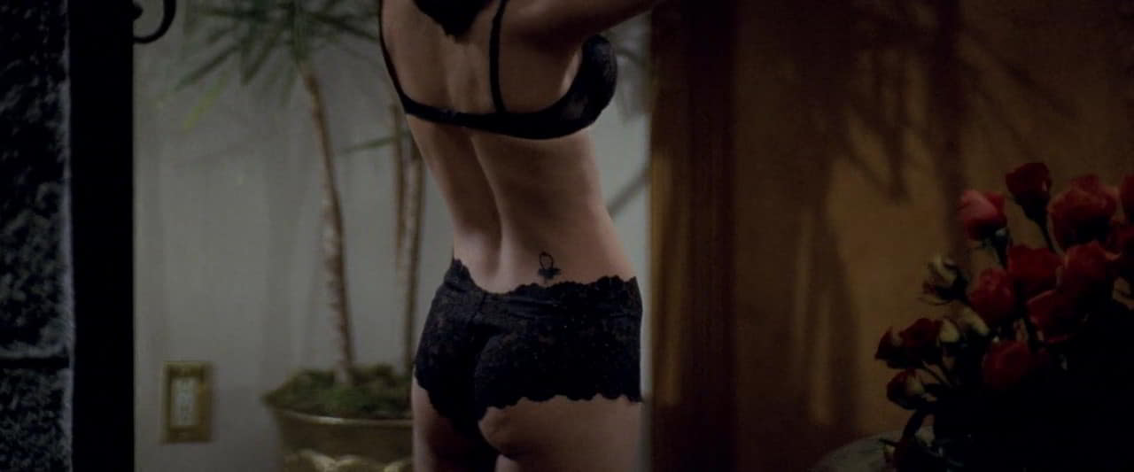 Roselyn Sanchez bare butt in Rush Hour 2 Roselyn Sanchez bare butt in Rush Hour 2