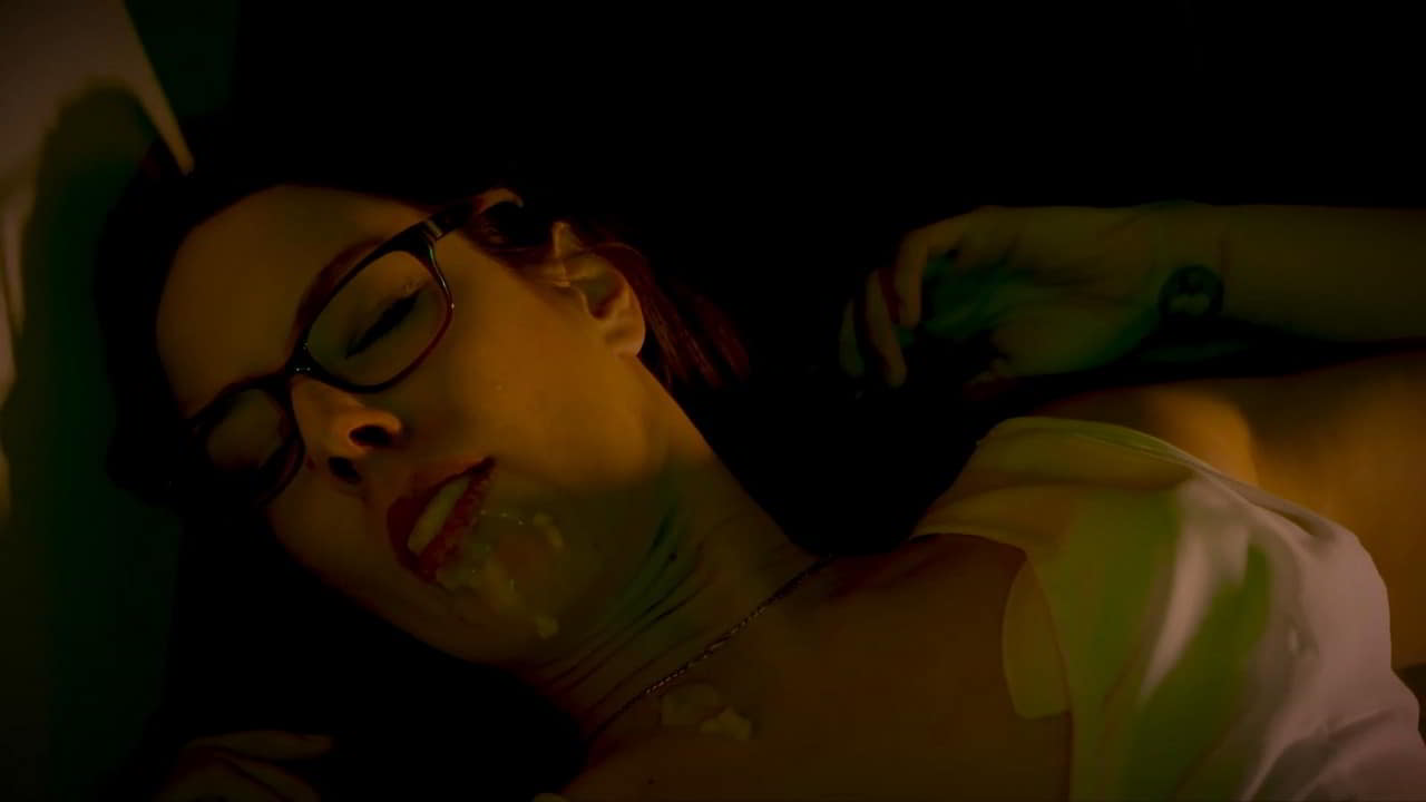 Samantha Renaud bare butt in Unholy Night Samantha Renaud bare butt in Unholy Night