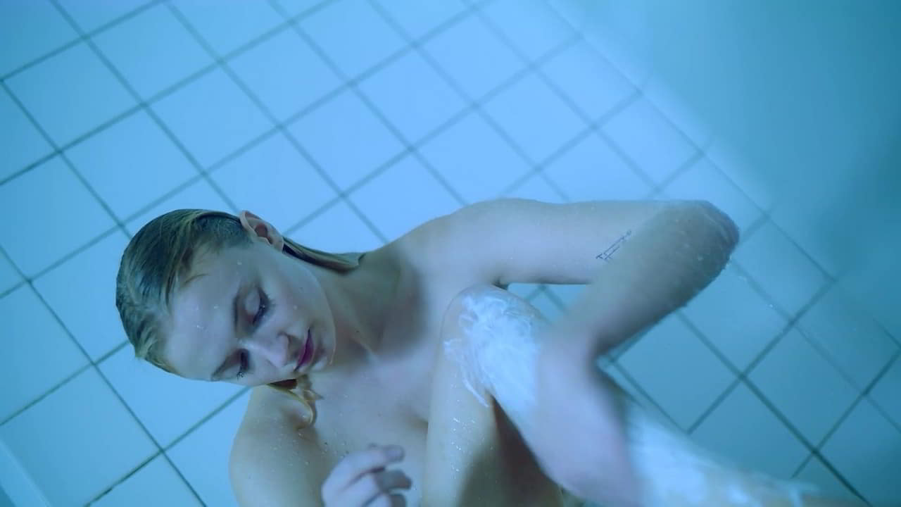 Sophie Turner cleavage movie scene 2020 Sophie Turner cleavage movie scene 2020