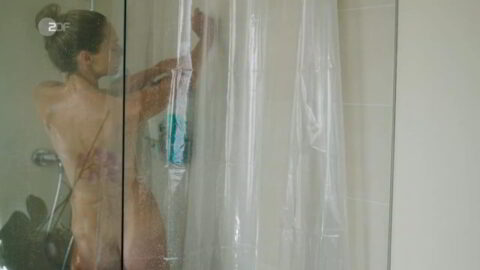 Sophie von Kessel Nude Du Bist Nicht Allein 2018 08