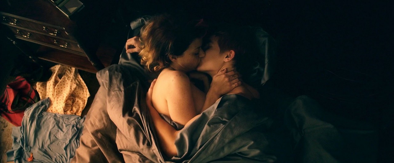 Alia Shawkat bare butt in Paint It Black Alia Shawkat bare butt in Paint It Black