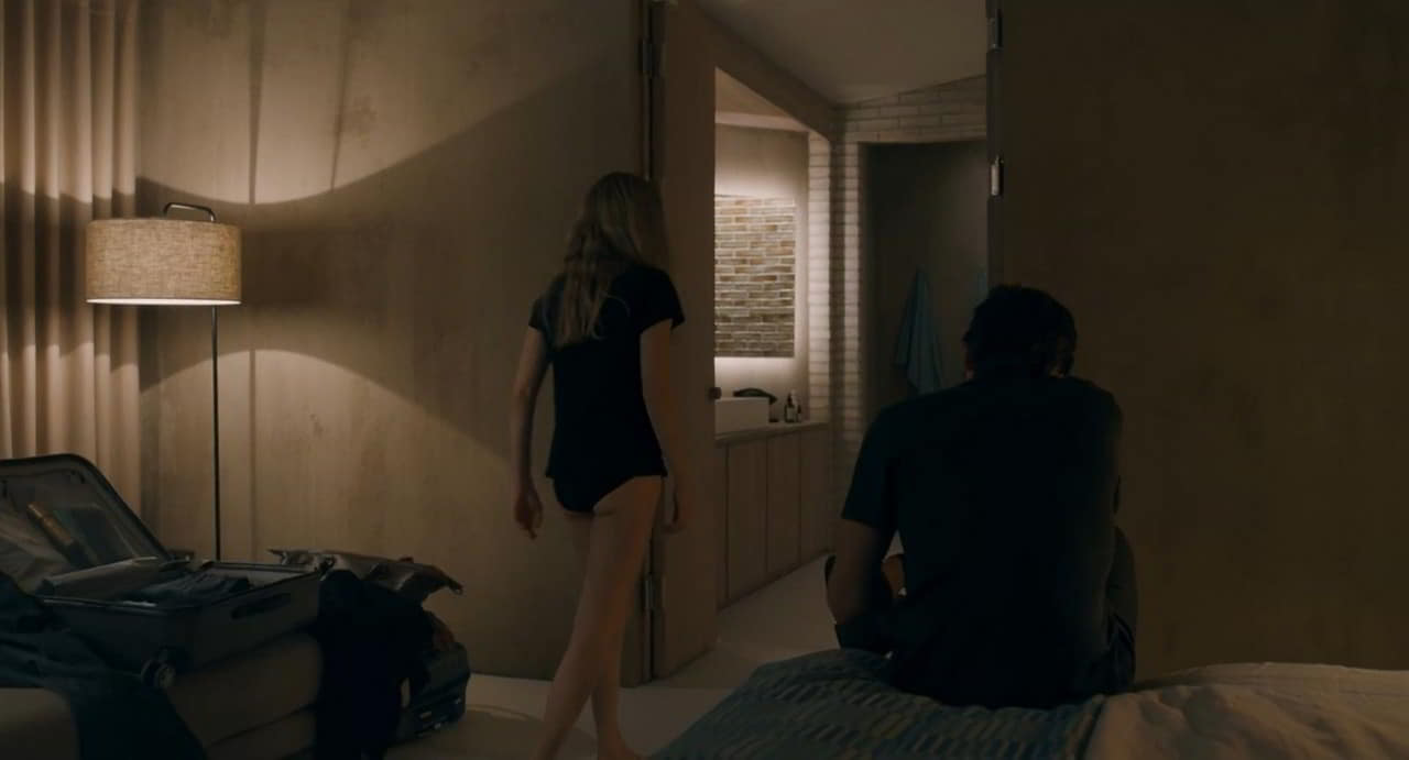 Amanda Seyfried cleavage movie scene 2020 Amanda Seyfried cleavage movie scene 2020