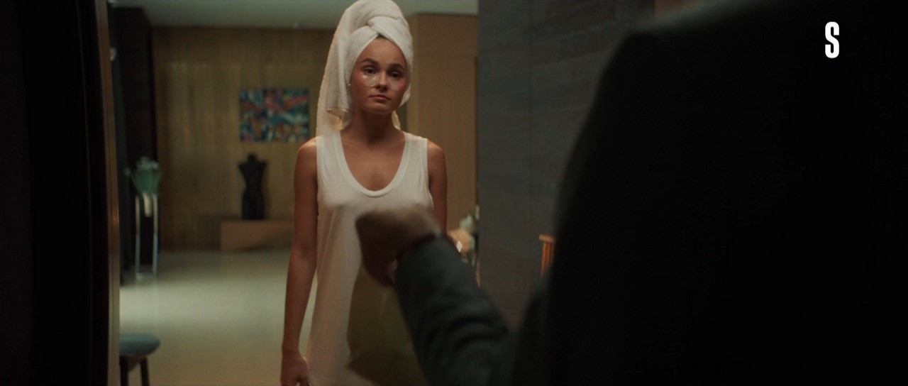 Angelina Strechina bare butt in Sisters - S01E13 Angelina Strechina bare butt in Sisters - S01E13