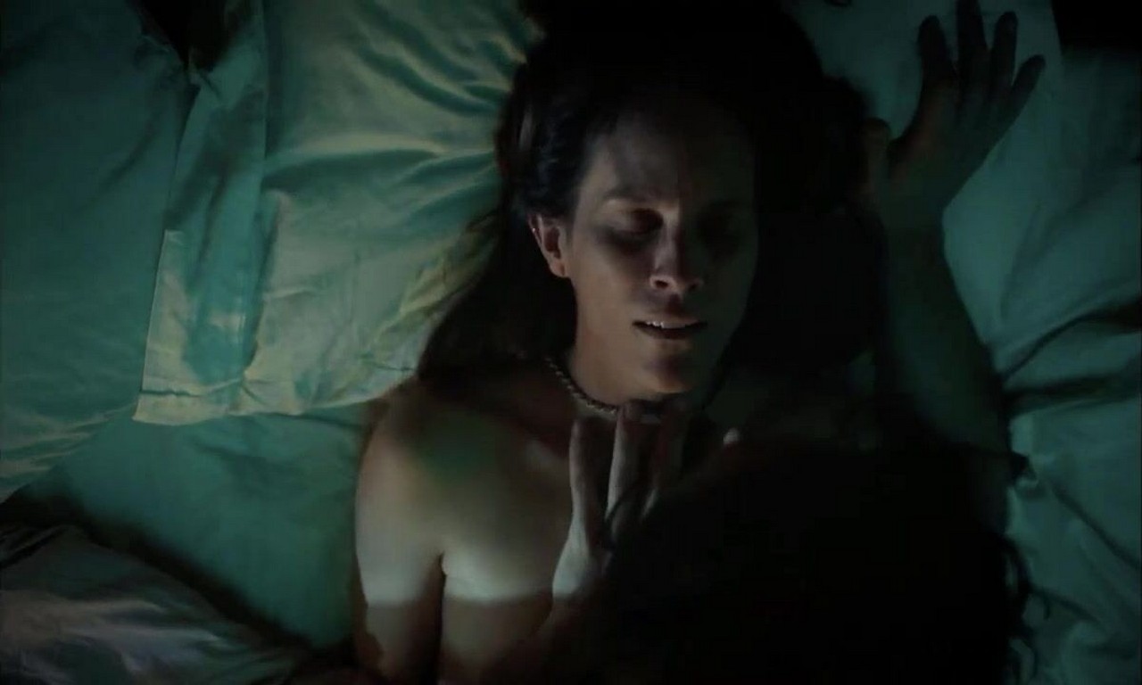 Annabeth Gish, Alexandra Daddario topless Mayfair Witches - S01E02 Annabeth Gish, Alexandra Daddario topless Mayfair Witches - S01E02