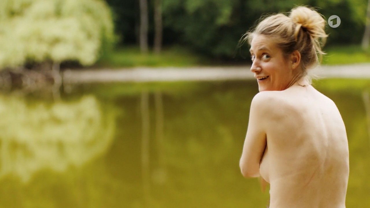 Bettina Burchard nude scene in Landfrauen - Wir können auch anders! Bettina Burchard nude scene in Landfrauen - Wir können auch anders!