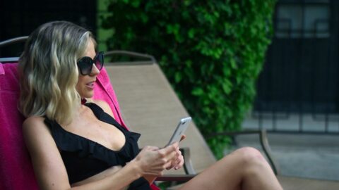 Brittany Ross Sexy Huge in France S01E02 2019 3
