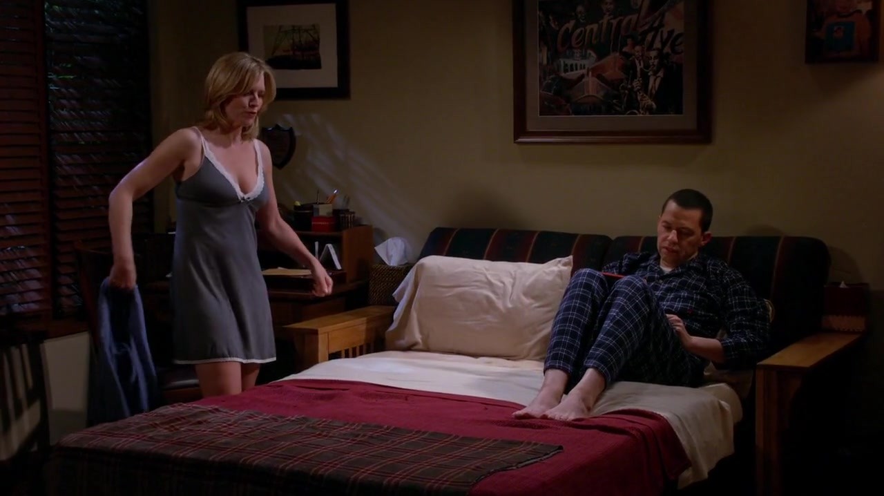 Courtney Thorne bare butt in Smith Sexy - Two and a Half Men - S12E14 Courtney Thorne bare butt in Smith Sexy - Two and a Half Men - S12E14