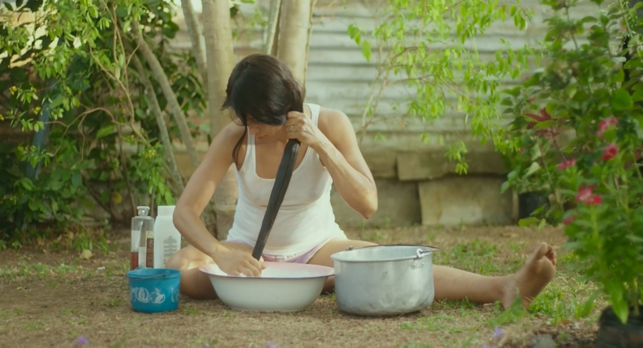 Daniela Valenciano cleavage movie scene 2019 Daniela Valenciano cleavage movie scene 2019