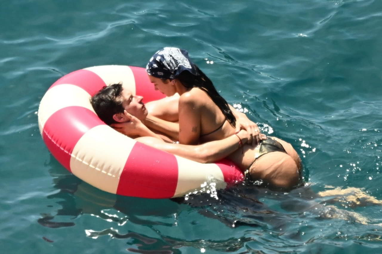 Naked Dua Lipa Gets Fingered By The Pool in a Tiny Golden Bikini explicit photo Naked Dua Lipa Gets Fingered By The Pool in a Tiny Golden Bikini explicit photo