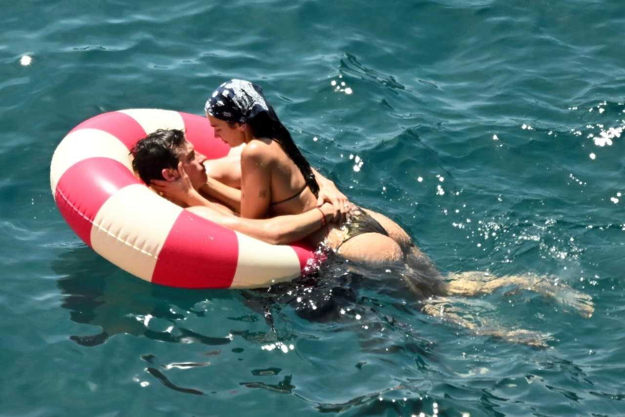 Dua Lipa Gets Fingered By The Pool in a Tiny Golden Bikini topless picture Dua Lipa Gets Fingered By The Pool in a Tiny Golden Bikini topless picture