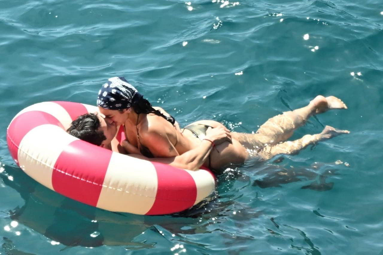Dua Lipa Gets Fingered By The Pool in a Tiny Golden Bikini topless picture Dua Lipa Gets Fingered By The Pool in a Tiny Golden Bikini topless picture