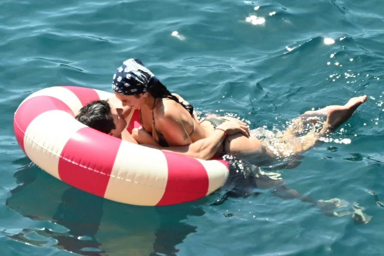 Watch Dua Lipa Gets Fingered By The Pool in a Tiny Golden Bikini naked video Watch Dua Lipa Gets Fingered By The Pool in a Tiny Golden Bikini naked video