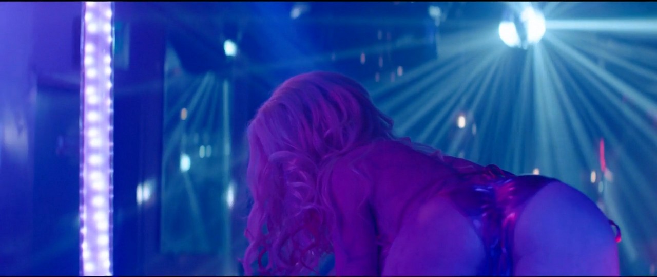 Elle Evans bare butt in Scouts Guide to the Zombie Apocalypse Elle Evans bare butt in Scouts Guide to the Zombie Apocalypse