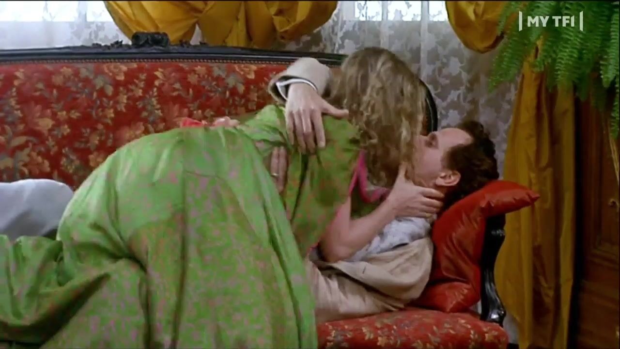Emmanuelle Beart nude scene in Un fil à la patte Emmanuelle Beart nude scene in Un fil à la patte