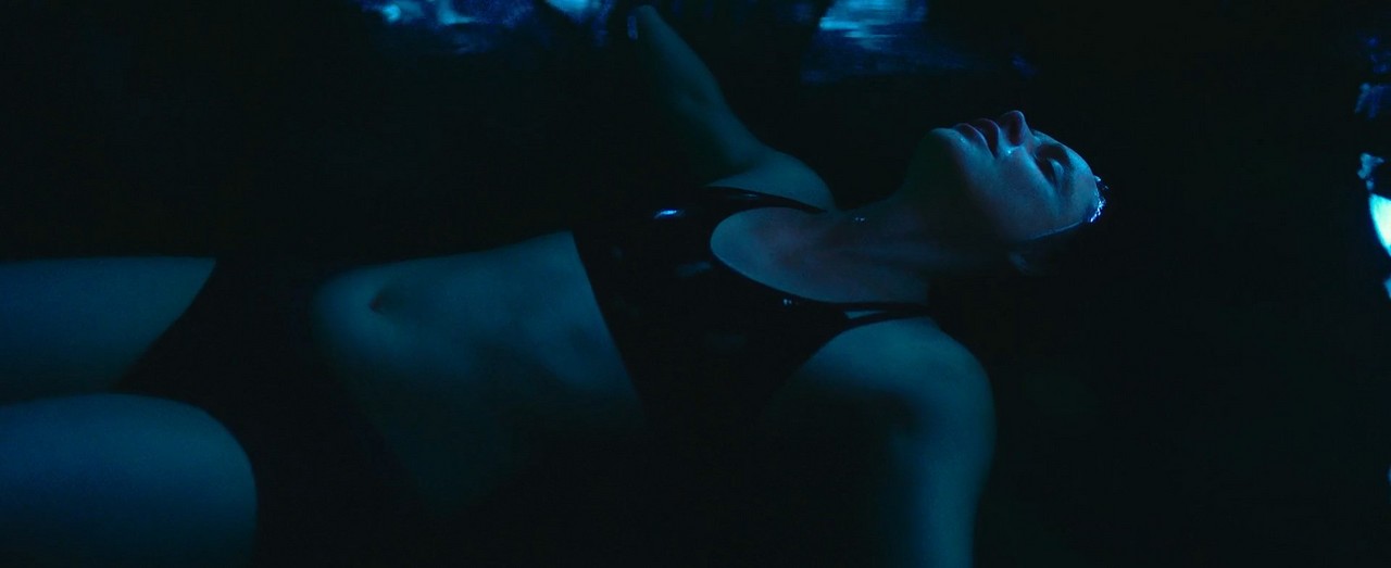 Fiona Dourif cleavage movie scene 2021 Fiona Dourif cleavage movie scene 2021