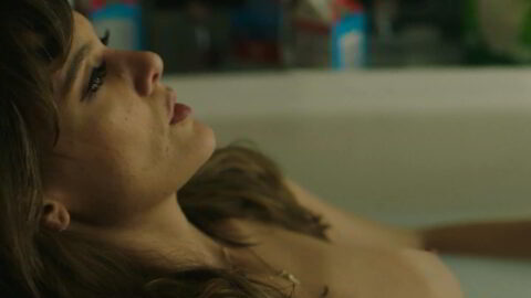 Frankie Shaw Nude SMILF S02E02 2019 5