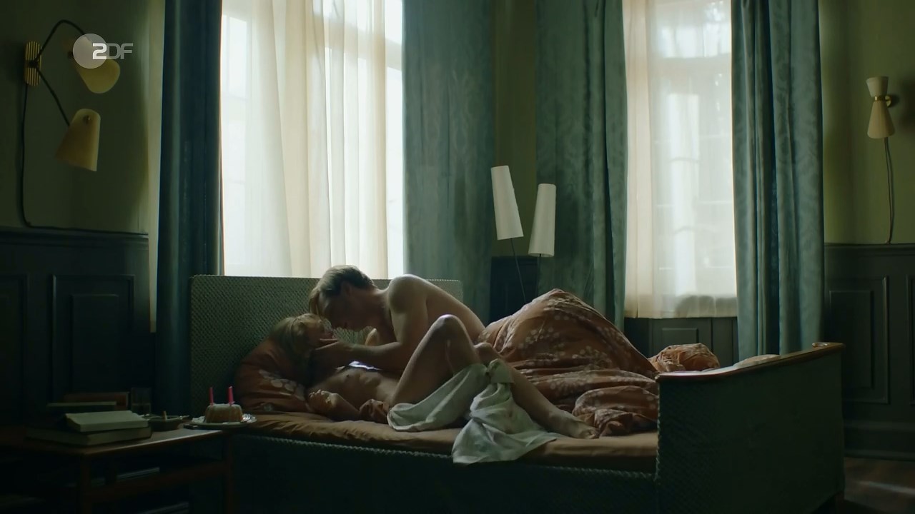 Friederike Ott topless Bella Germania - S01E01 Friederike Ott topless Bella Germania - S01E01