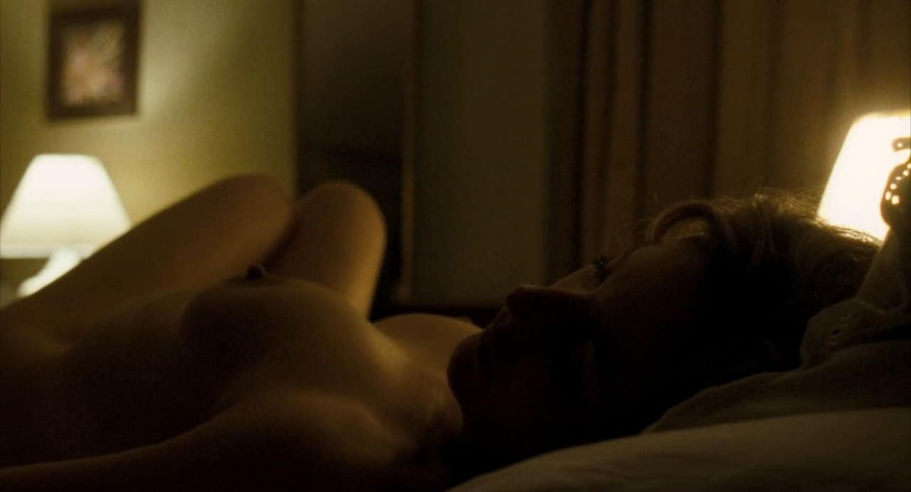 Gillian Anderson cleavage movie scene 2007 Gillian Anderson cleavage movie scene 2007