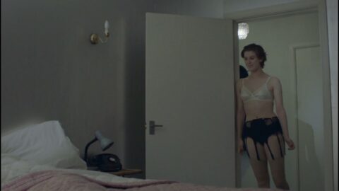 Honor Swinton Byrne Sexy The Souvenir 2019 1