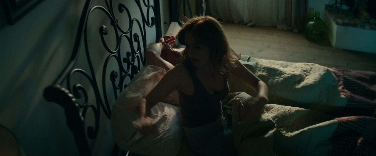 Isla Fisher cleavage movie scene 2015 Isla Fisher cleavage movie scene 2015