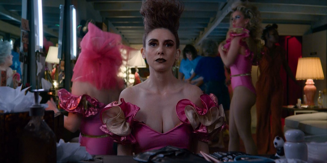 Jackie Tohn, Kate Nash bare butt in Glow - S03E08-10 Jackie Tohn, Kate Nash bare butt in Glow - S03E08-10