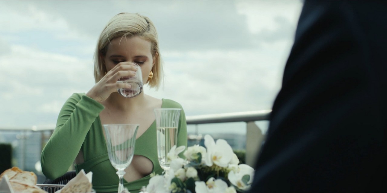Julia Goldani Telles bare butt in The Girlfriend Experience - S03E02 Julia Goldani Telles bare butt in The Girlfriend Experience - S03E02