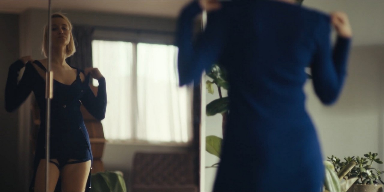Julia Goldani Telles bare butt in The Girlfriend Experience - S03E02 Julia Goldani Telles bare butt in The Girlfriend Experience - S03E02