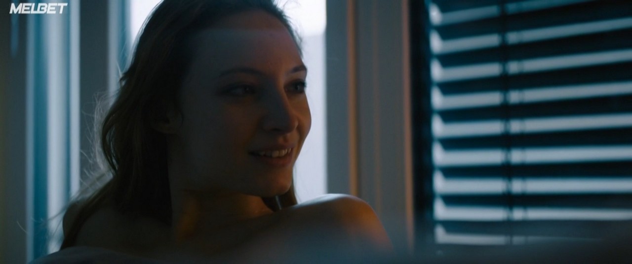 Julia Roy cleavage movie scene 2019 Julia Roy cleavage movie scene 2019