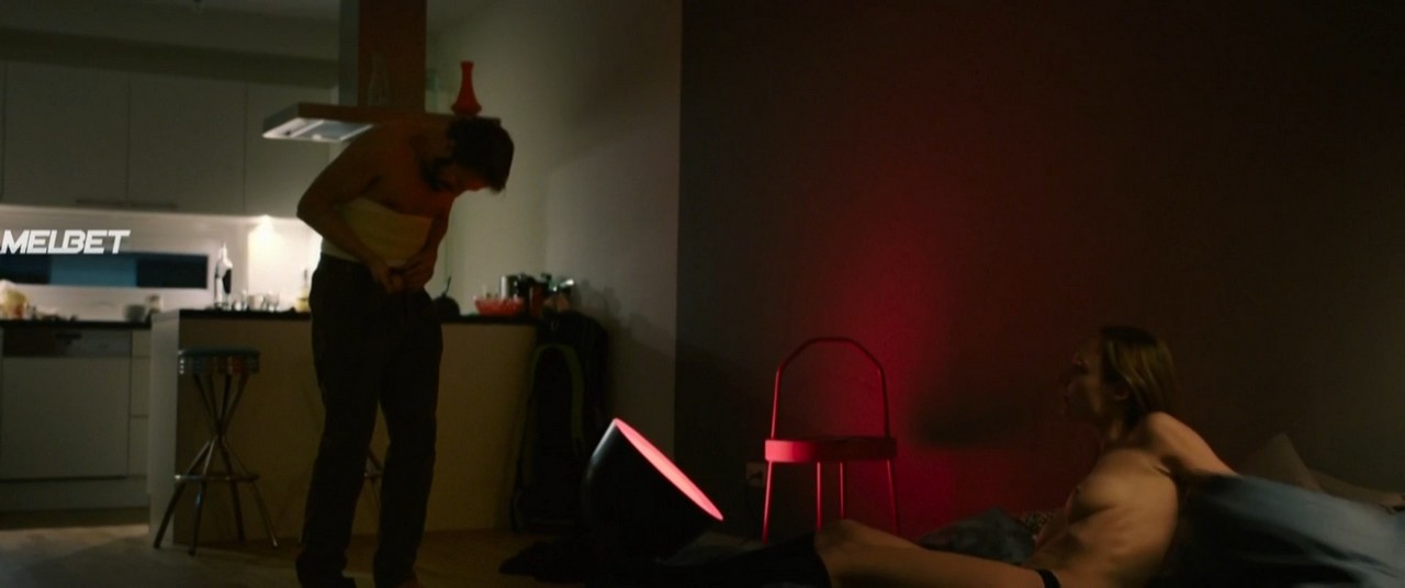 Julia Roy bare butt in Gluck Gehabt Julia Roy bare butt in Gluck Gehabt