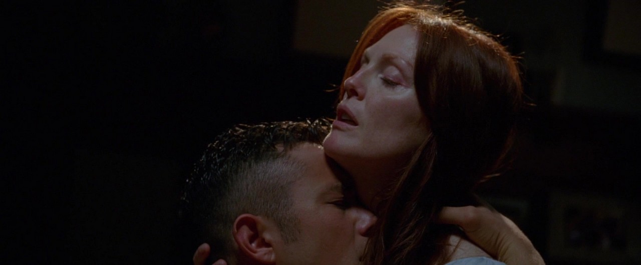Julianne Moore cleavage movie scene 2013 Julianne Moore cleavage movie scene 2013