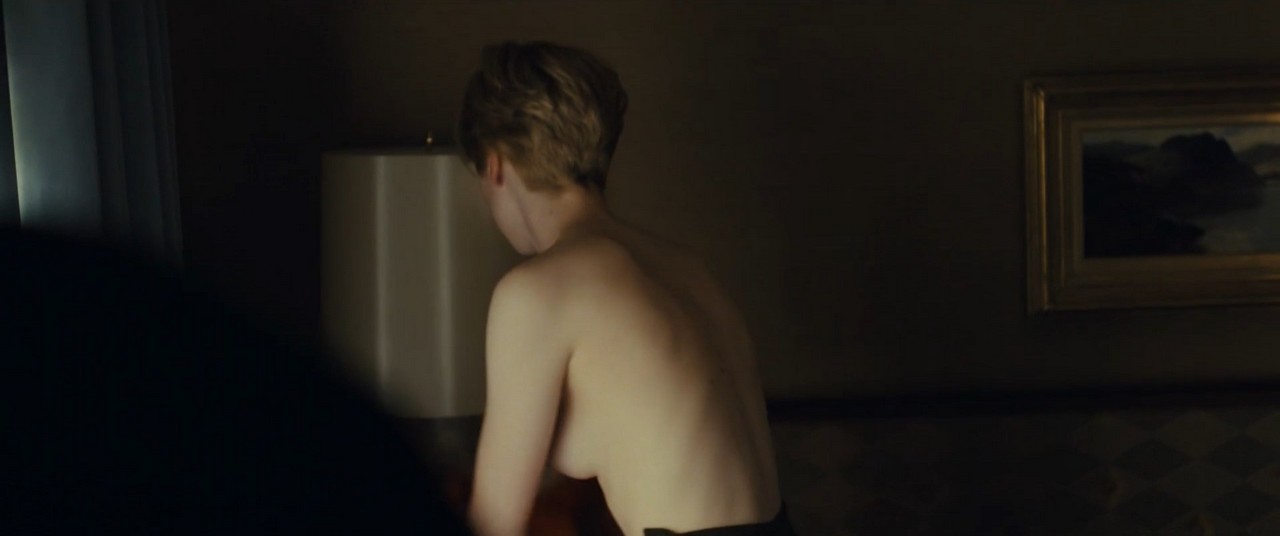 Kacey Rohl bare butt in White Dog Kacey Rohl bare butt in White Dog