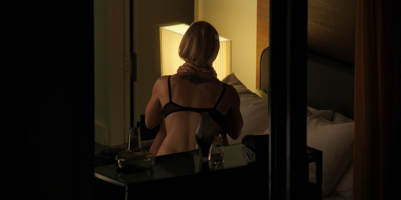 Kaley Cuoco nude scene in The Flight Attendant - S02E01-02 Kaley Cuoco nude scene in The Flight Attendant - S02E01-02