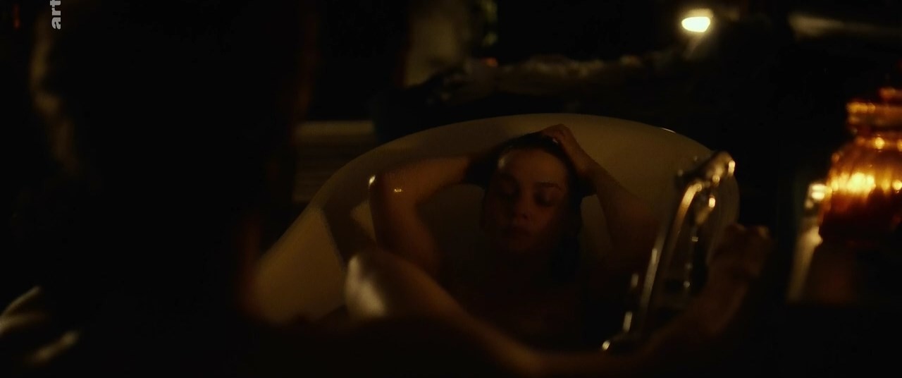 Karoline Bar topless Die Reste meines Lebens Karoline Bar topless Die Reste meines Lebens
