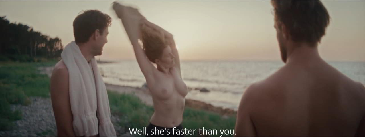 Kat Stephie topless En af drengene Kat Stephie topless En af drengene