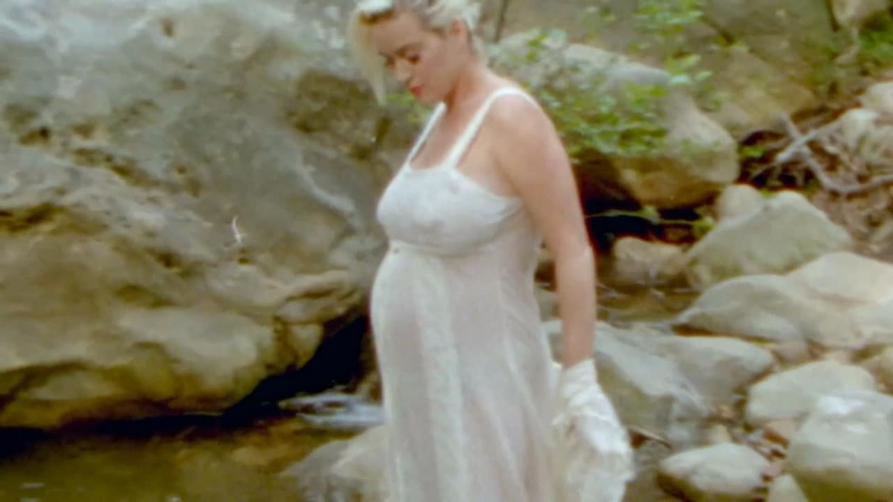 Katy Perry nude scene in Daisies - Music Video Katy Perry nude scene in Daisies - Music Video
