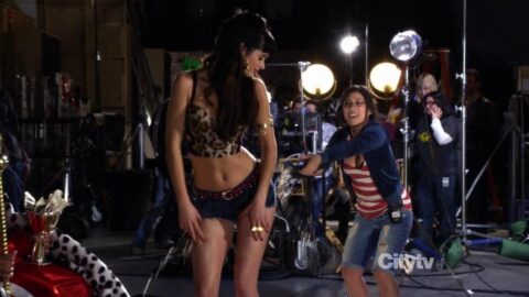 Krysten Ritter Sexy Dont Trust the Bitch in Apartment 23 S01E01 2012 2